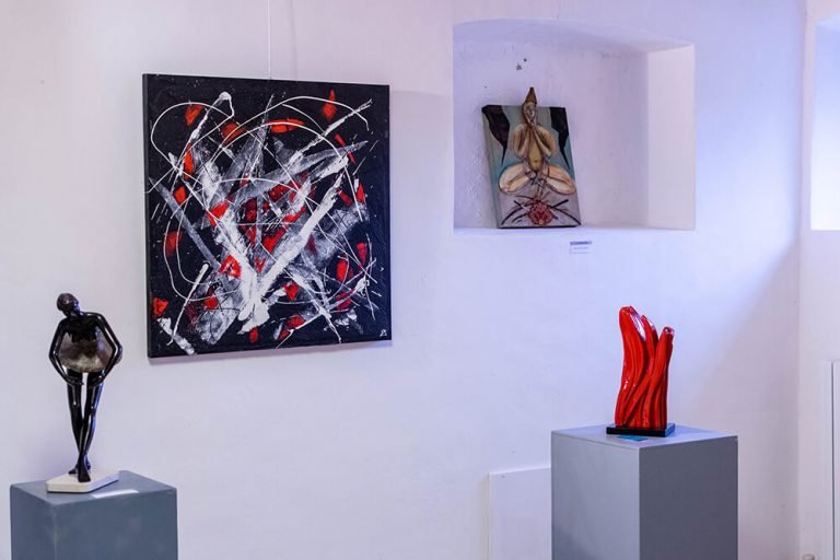 Sculture e quadri artistici a Palazzo Pognici